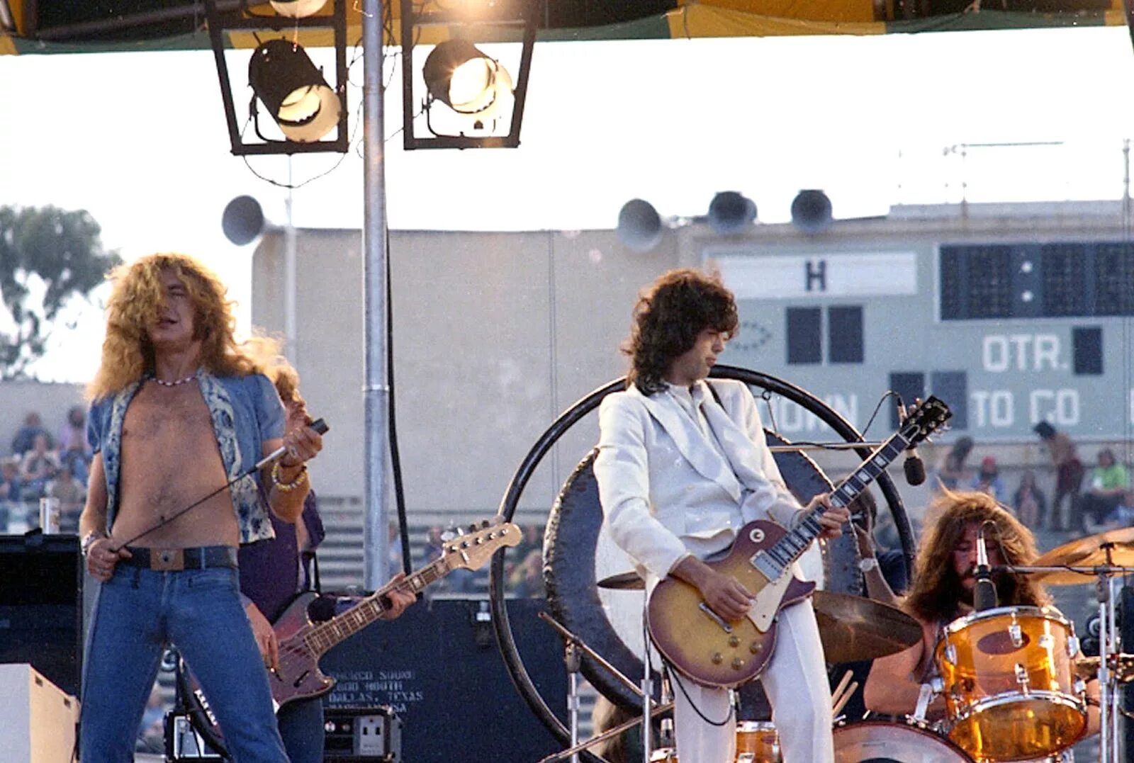 Led zeppelin 1973. Лед зеппелин. лед зеппелин концерт 1973. led zeppelin рок-группа. led zeppelin 5.