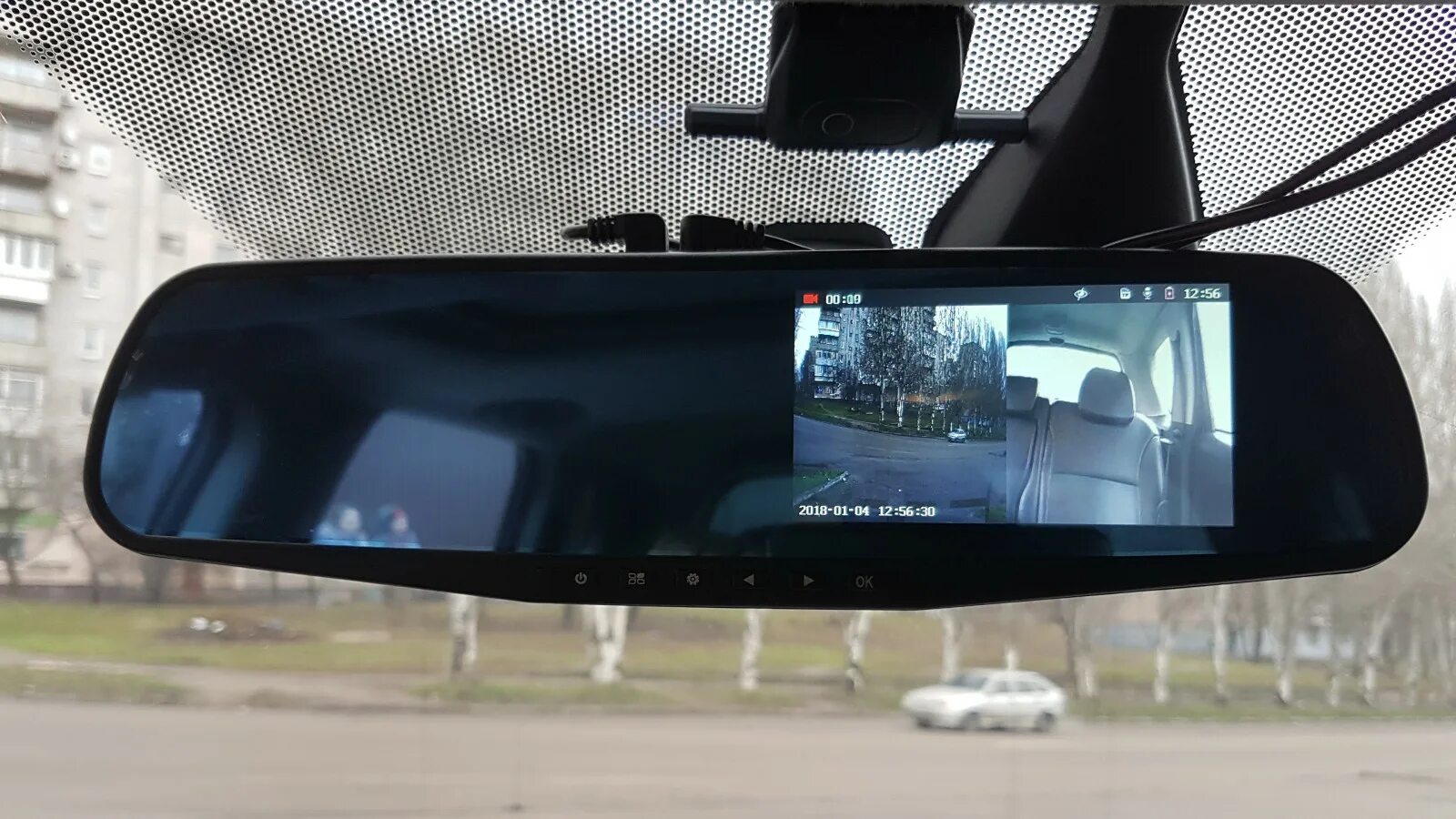Авторегистратор с задним камерой