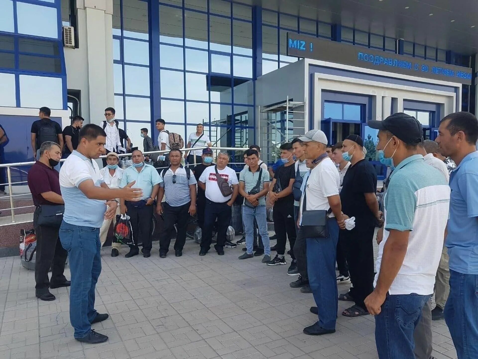 Текстильный завод. Председатель правления ао "узкимёсаноат". Узкимесаноат мирзамахмудов. Масъулияти чекланган жамияти. Mas uliyati cheklangan jamiyati.