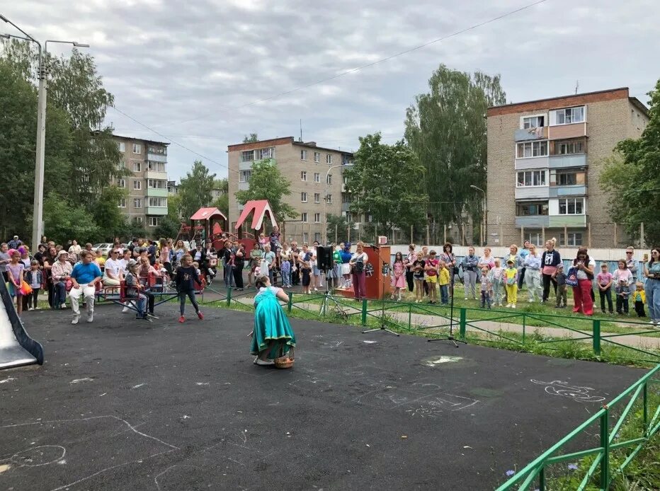 Погода в павловском сегодня по часам. Праздник двора. Международная алюминиевая компания Павловский Посад. Павловский Посад 2010. Павловский Посад улицы.