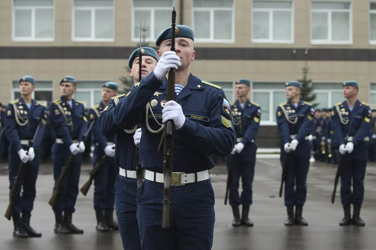 Рязанское высшее воздушно десантное училище. РВВДКУ им. в. ф. Маргелова. Рязанское училище Маргелова. ВДВ Маргелова Рязань. Рязанское высшее воздушно-десантное училище им. в.ф. Маргелова.