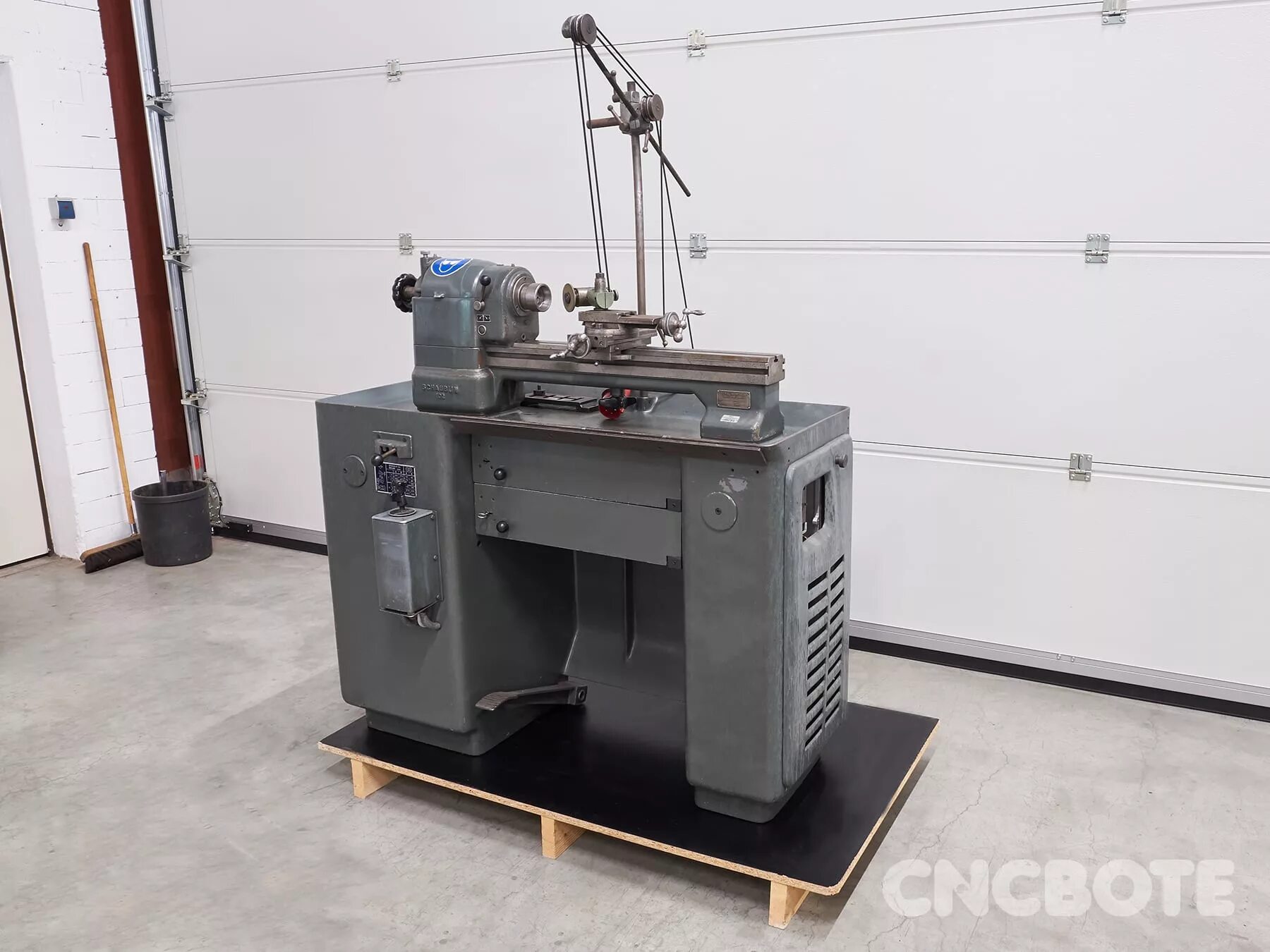 Плинтус деартио мдф u105-80 мм. Шаублин 150. Schaublin делительная головка. Плинтус потолочный инжекционный солид. U 102-80 плинтус deartio белый мдф.