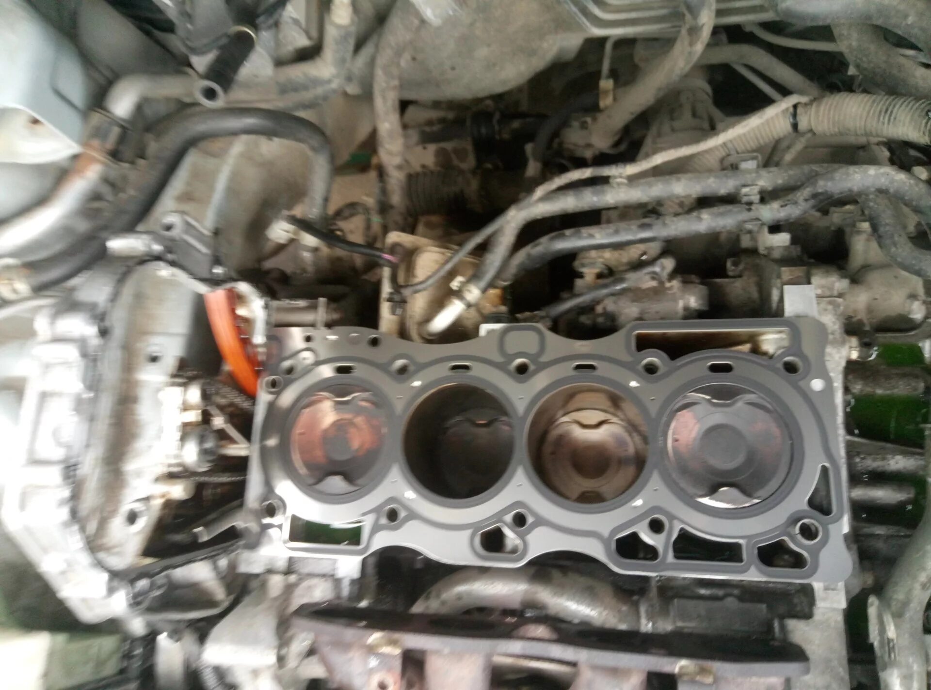 Блок цилиндров эс 53. Мотор аав т4 сапун двигателя. Замена блоков двс. Гбц volvo s40 штуцер. Замена блоков двс.