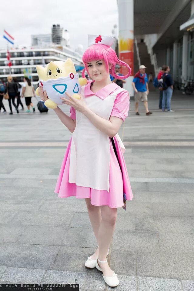 Cosplay joi. Косплей покемон. Nurse Joy косплей. Айрис покемон косплей.