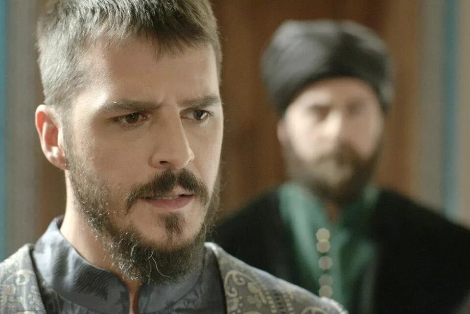 Мехмет гюнсюр мустафа. Сыграл мустафу. Мустафа актер великолепный. Сыграл мустафу. Шехзаде мустафа актер.