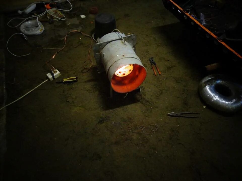 Подогрев из нихромовой проволоки 12 вольт. Инфракрасный обогреватель своими руками 220в. Водяной обогреватель в гараже. Самодельный электрический обогреватель. Как самому сделать обогрев.