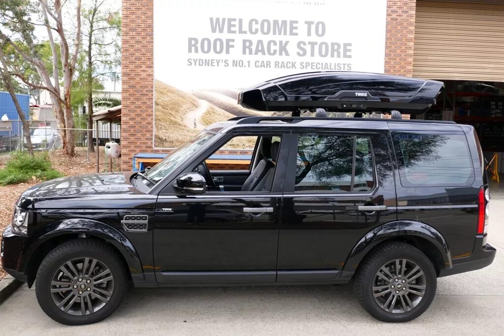 Range Rover 3 Thule. Лэнд Ровер Дискавери 3 автобокс. Багажник на крышу Land Rover Discovery 5. Бокс на Land Rover Discovery 3. Дискавери крыша