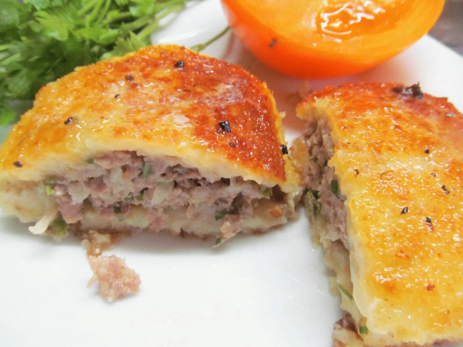 Что приготовить из фарша и картошки. Зразы картофельные с фаршем. Зразы с картошкой и фаршем. Картофельные зразы с мясным фаршем. Зразы картофельные с фар.