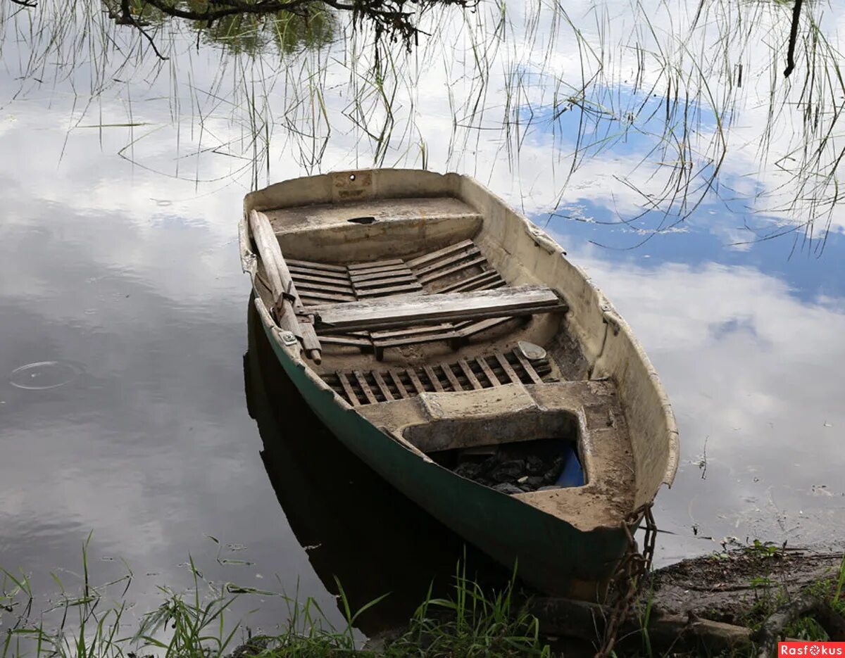Лодка – долбленка. Лодка однодеревка. Что такое чухонцы в литературе. Челн лодка. Утлый челнок.