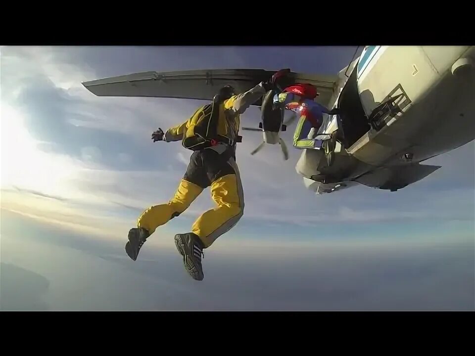 Прыжок с парашютом мензелинск. Прыжки с парашютом г октябрьский. Прыжок с парашютом мензелинск. Памятник парашют. Прыгнуть с парашютом.