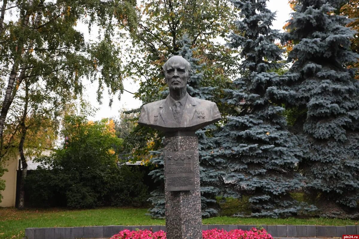 Кикоин псков. Кикоин псков. Кафе кикоин псков. Памятники. Памятник кикоину псков.