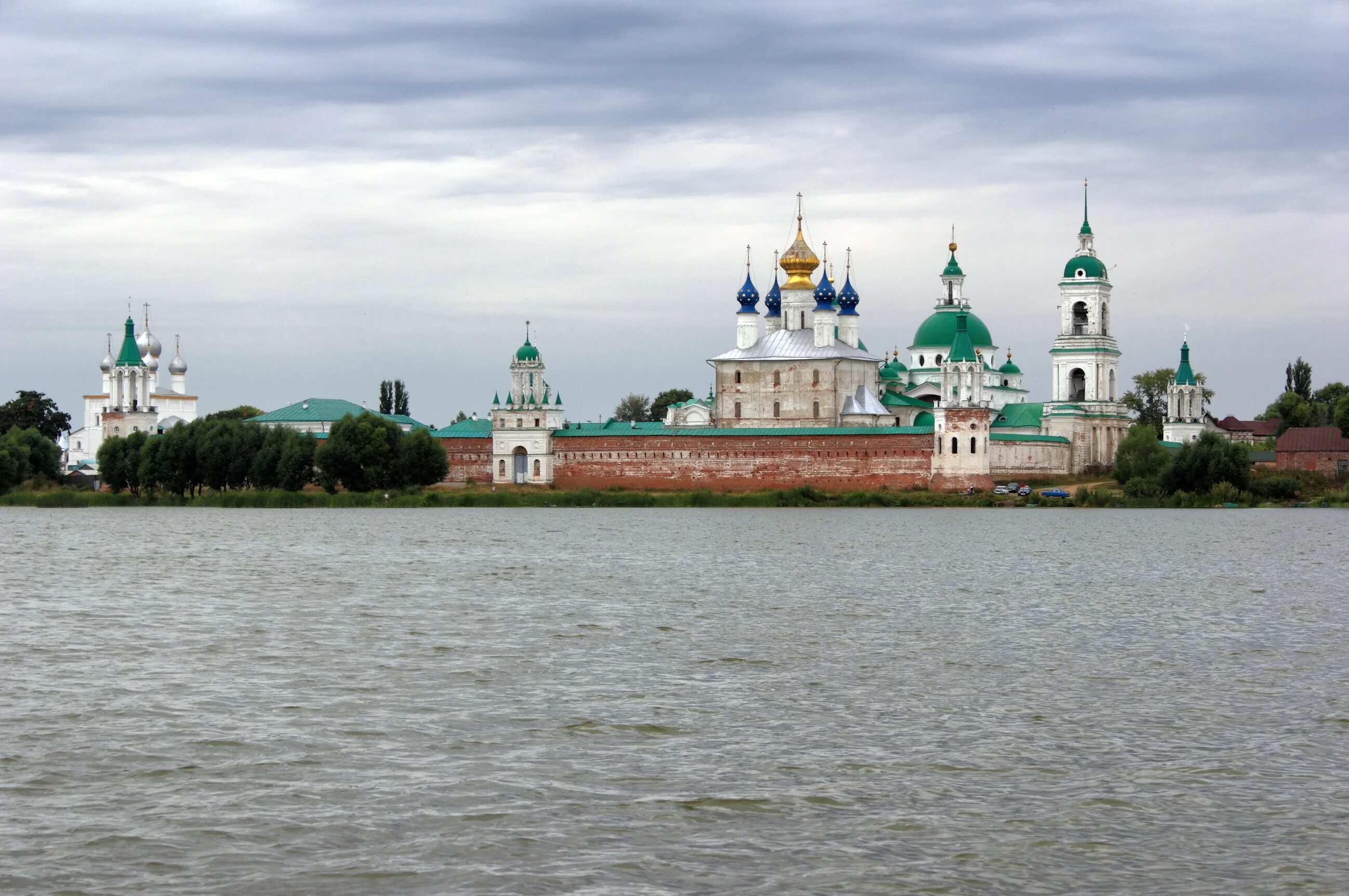 Озеро Неро Ростов. Озеро Неро Ярославская область. Ростов Великий Неро. Ростов Великий Кремль на озере Неро. Озеро неро город