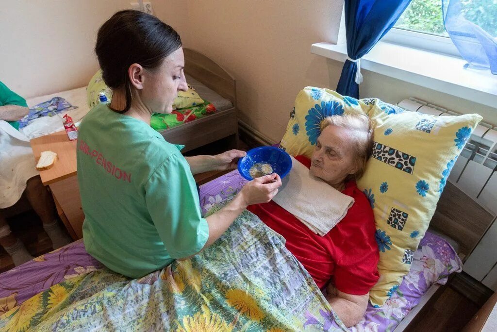 Пансионат для инсультников. Реабилитация после инсульта. Пансионат для больных после инсульта. Реабилитация лежачих больных. Пансионат для больных паркинсоном.
