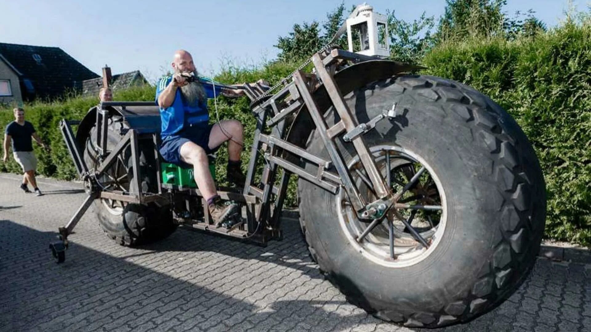 Самый большой велосипед. Самый большой велосипед в мире. Необычные велосипеды. Самый тяжелый велосипед в мире. Великий громадный