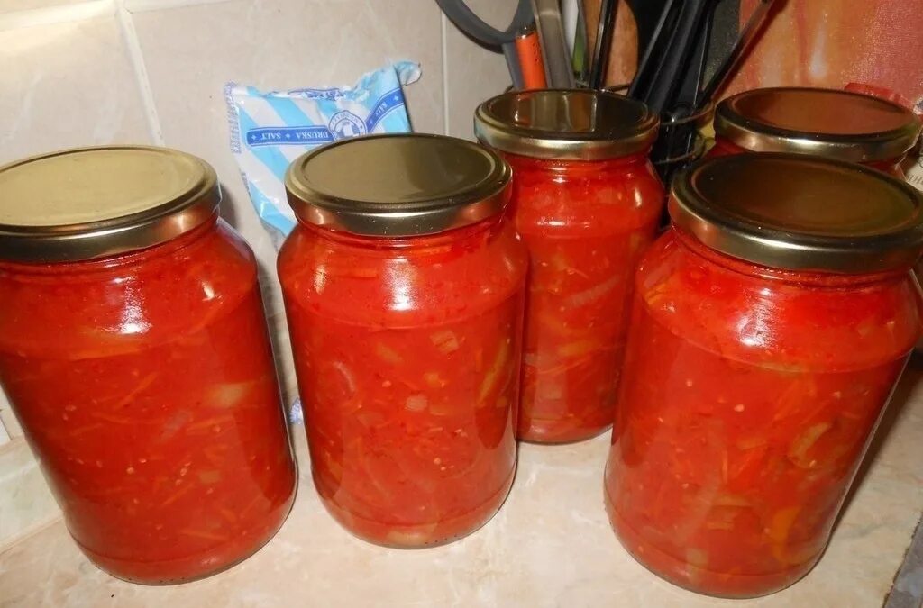Перец лечо. Лечо с морковью и перцем и помидорами на зиму. Мапат лечо на зиму. Лечо сморковью илуком. Лечо халявка на зиму.