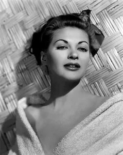 Picture of Yvonne De Carlo.