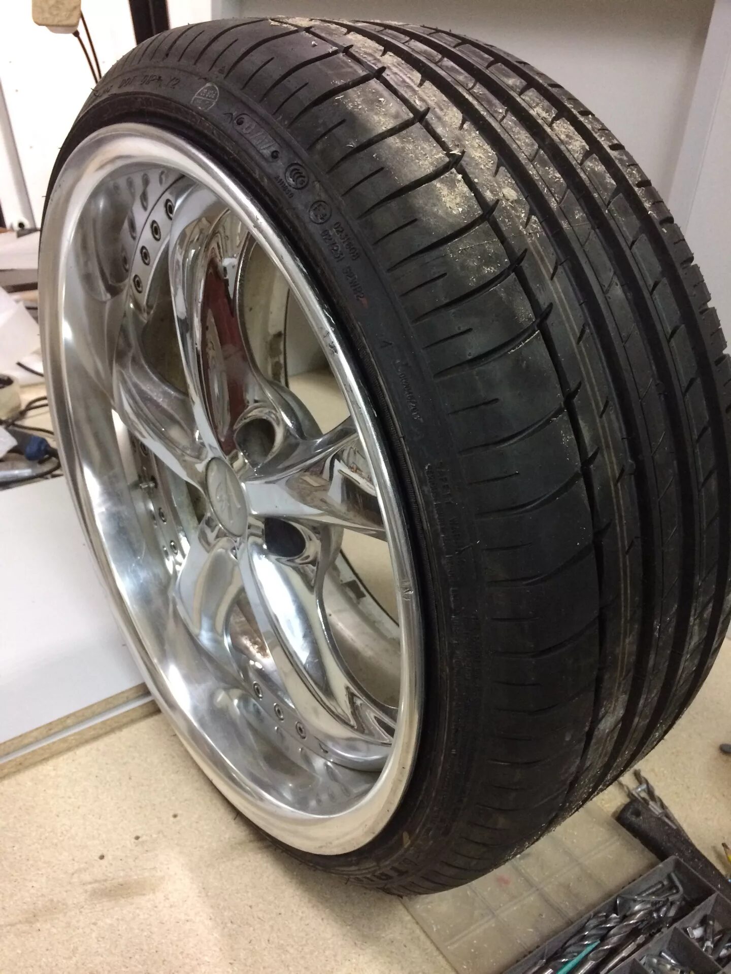 Диски 225 40. 225/40 r18 9j. 225 40 r18 лауфен. 225/40 r18 w123. triangle 225/40 r18 j9.5 j10.