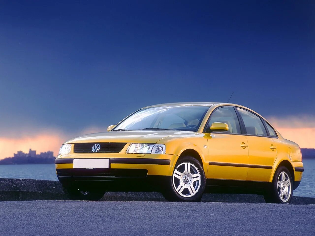 Купить фольксваген в5. Volkswagen Passat b5 седан. Фольксваген Пассат в 5 седан. VW Passat b5 2000. Фольксваген Пассат б5 желтый.
