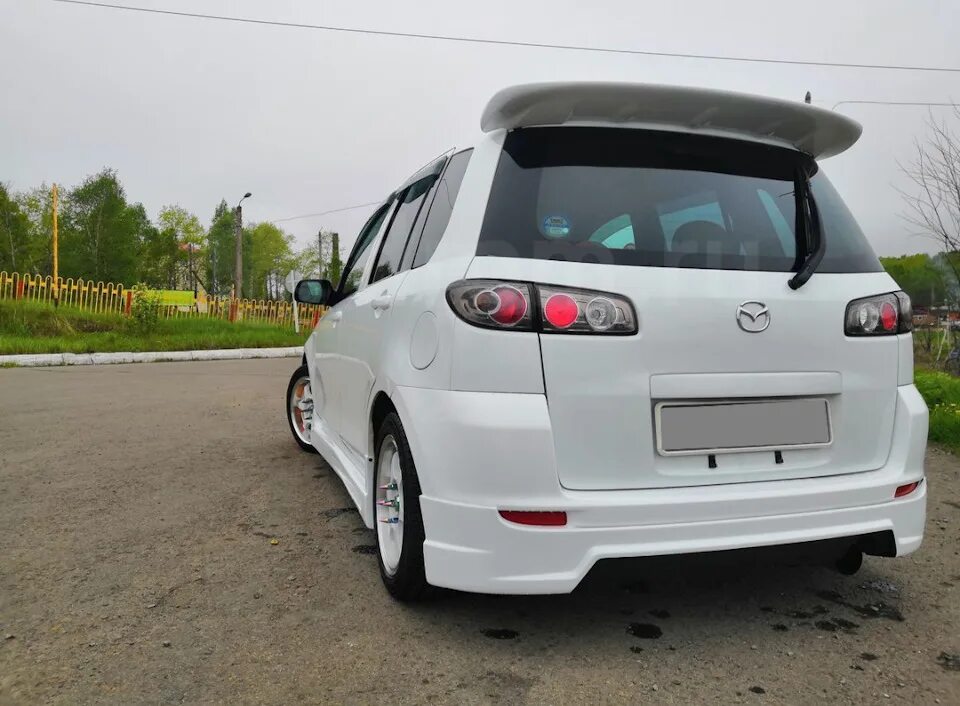 Mazda demio 2005 спойлер. Задний спойлер мазда демио. Мазда демио 2003 с фаркопам. 2005. 5.