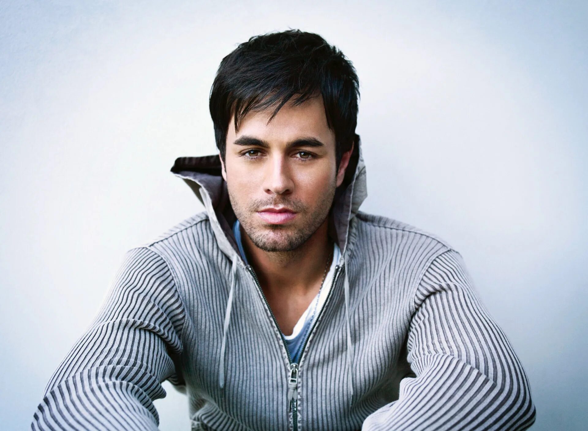 Певец женщина мужчина. Иглесиас. Энрике. Певец Enrique Iglesias. Энрике Иглесиас молодой.