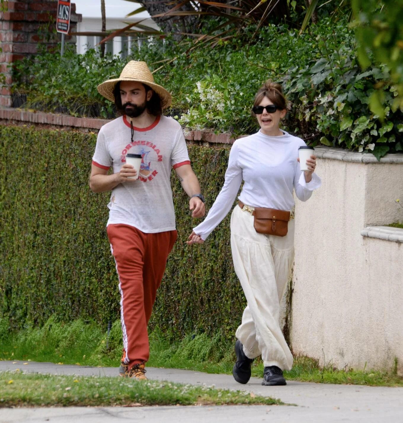 Арнет робби арнетт. Робби арнетт и элизабет. Элизабет олсен и бойфренд. Робби арнетт и элизабет. Элизабет олсен и робби арнетт.