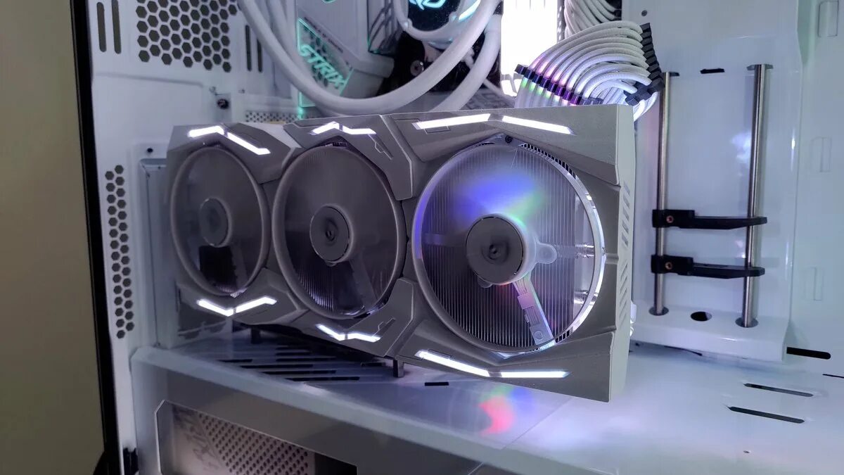 Asus geforce rtx 4070 ti rog strix. ASUS ROG Strix 2080ti White Edition. RTX 2080 ti ASUS Strix. RTX 3080 ASUS ROG Strix White. ASUS ROG Strix RTX 3090 White.