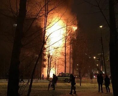 Вечером горит