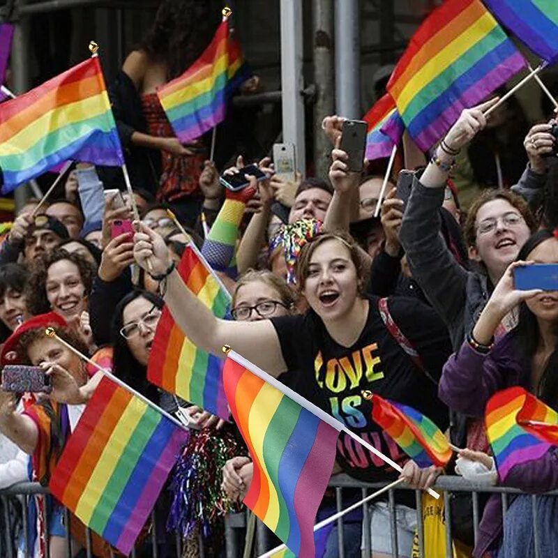 Лгбт фотосессии. Лгбт женщины. Лгбт это нормально. Лгбт парад девушки. Лгбт прайд.