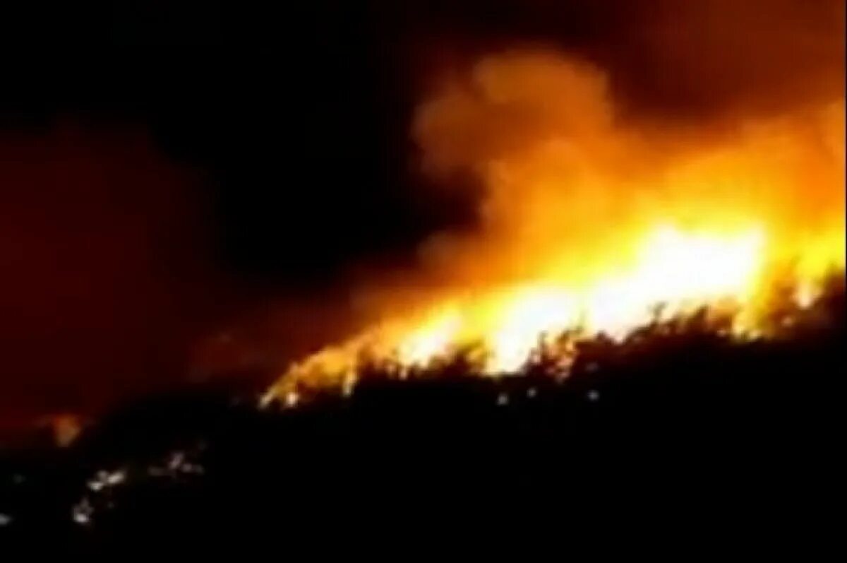Тайвань огонь. Учения ноак 2022. Пожарные 2022. Пожар на тайвани склад. Building on fire.