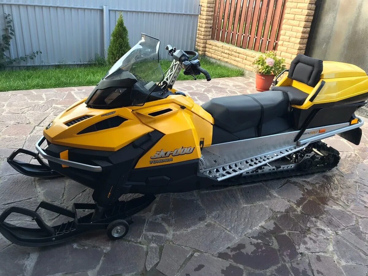 Брп снегоходы брп 550 купить. BRP Tundra 550 lt. BRP Ski-Doo Tundra 550. Снегоход BRP Tundra 550. Снегоход BRP Tundra lt 550.