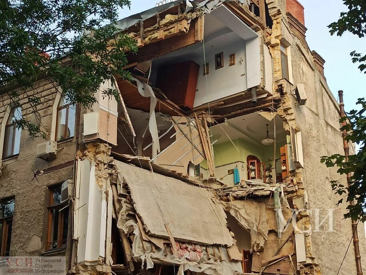 Разрушенные дома в Одессе. Обрушение зданий в Одессе. Разрушенное здание. Обрушение жилых домов. Разрушенный дом в одессе