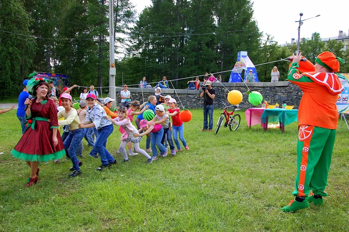 деревенские забавы. фестиваль игровая комна. фестиваль семейных игр. парк отдыха снежинск. славянское подворье подольск 2022.
