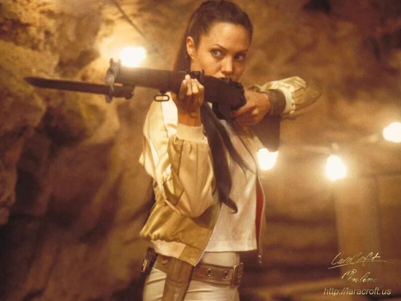 Анджелина джоли лара крофт 2. Лара крофт: расхитительница гробниц фильм 2001. Лара крофт расхитительница гробниц 2 колыбель жизни. Жизнь лары. Лара крофт: расхитительница гробниц 2 – колыбель жизни фильм 2003.