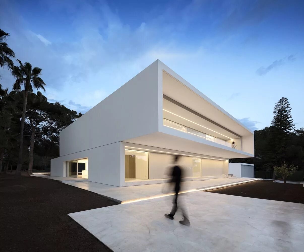 Белый дом архитектор. Фран Сильвестре архитектура. Aluminum House fran Silvestre arquitectos фасад. Fran Silvestre arquitectos проекты домов.