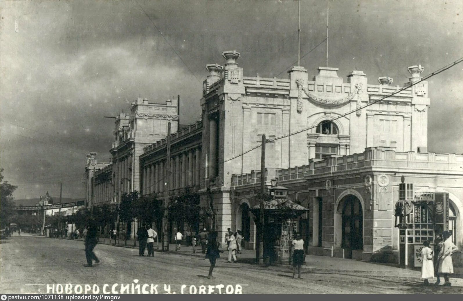 Новороссийск цементный завод 1943г. Старый новороссийск. Довоенный новороссийск. Новороссийск старый город. Новороссийск 30 годы.