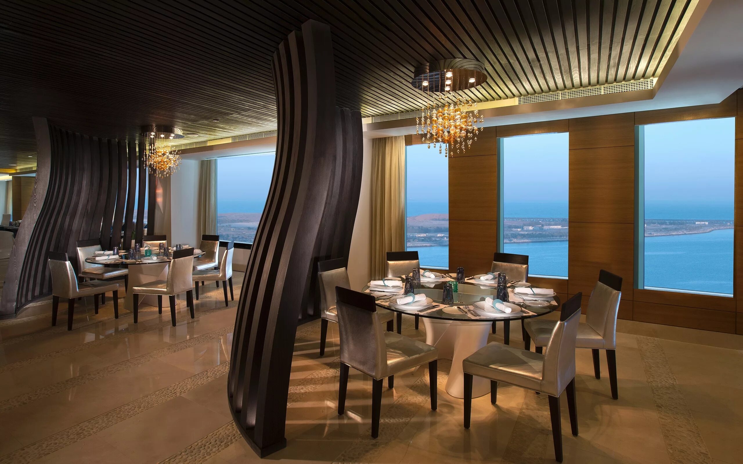 Софитель Абу Даби отель. Рестораны в Абу Даби. Ресторан панорама Батуми. Красивый интерьер ресторана.