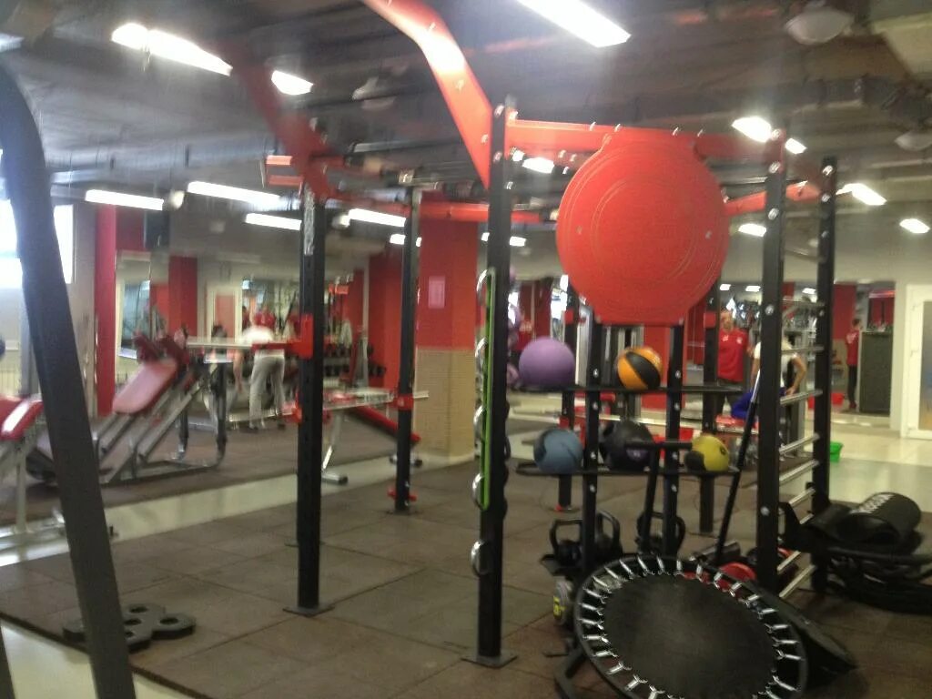 Скала пермь фитнес. Зал скала пермь. Тренажерный зал метроfitness. Фитнес клубы перми. Фитнес уинская пермь.