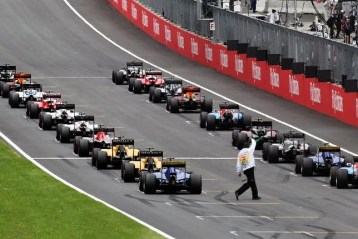 Grand prix f1. Старт ф1. Гонки формула ф1. Гонки Formula 1. Первый старт формулы 1