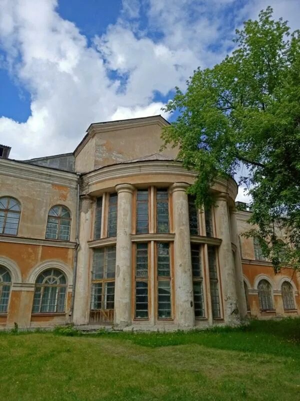 Культурные центры каменск уральский. Дворец пионеров Каменск-Уральский. Детский культурный центр Каменск-Уральский. Культурный центр Каменск Уральский. Архитектура Каменск-Уральский.