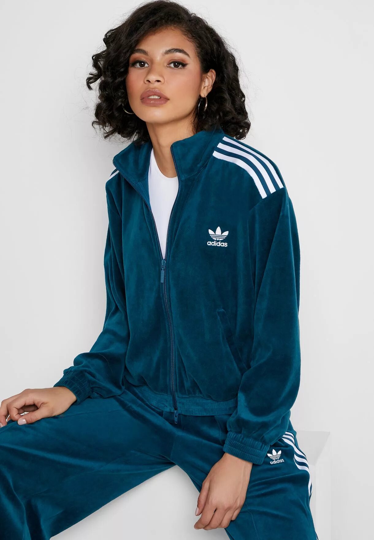 Костюмы адидас оригинал женские. Track Top adidas вельветовый. Adidas Originals олимпийка Velour Tracktop. Костюм adidas Originals женский велюр. Adidas Originals Velour Tracktop.