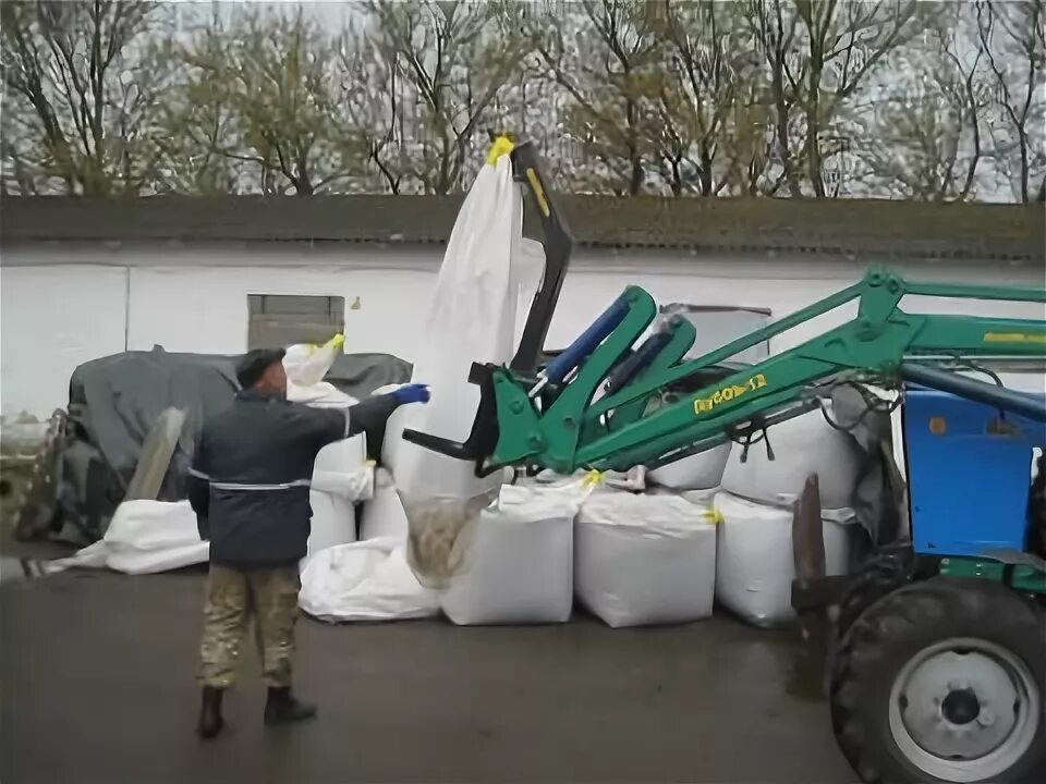 Дубок 12. Погрузчик навесной фронтальный. Дубок 12. Оборудования под быстросъем на кун. Дубки пензенская область.