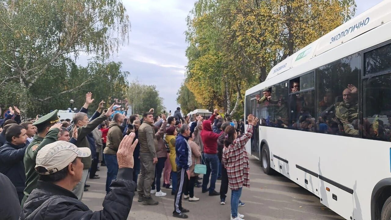 После 26 сентября. Мобилизованные в уфе. проводы мобилизованных в башкирии. мобилизация из башкирии. мобилизация башкортостан 26 сентября.