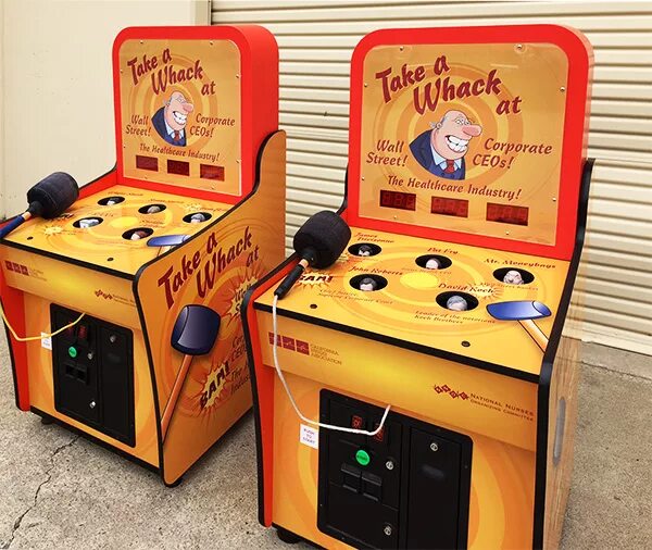 Игры бить молотком. Whack a Mole игра. Wack a Mole игровой автомат. Игровой автомат Ударь крота. Игральный автомат с молотком.