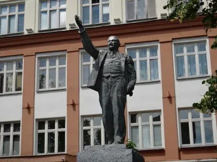 Памятники в серпухове
