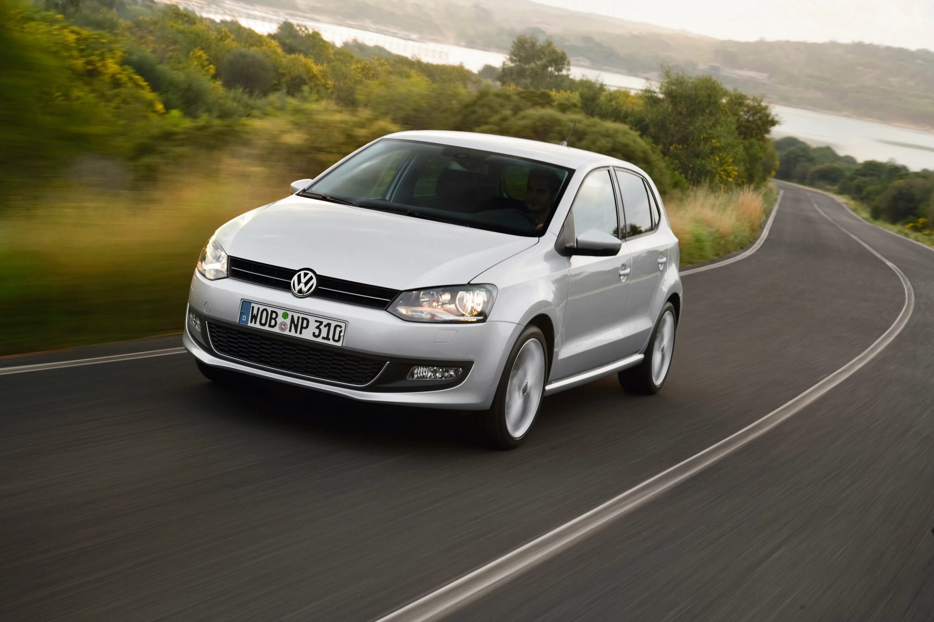 Фольксваген поло 1.6. Polo 5. Volkswagen Polo 1.6 Comfortline. Фольксваген поло 5 поколение. Поло 1 поколение