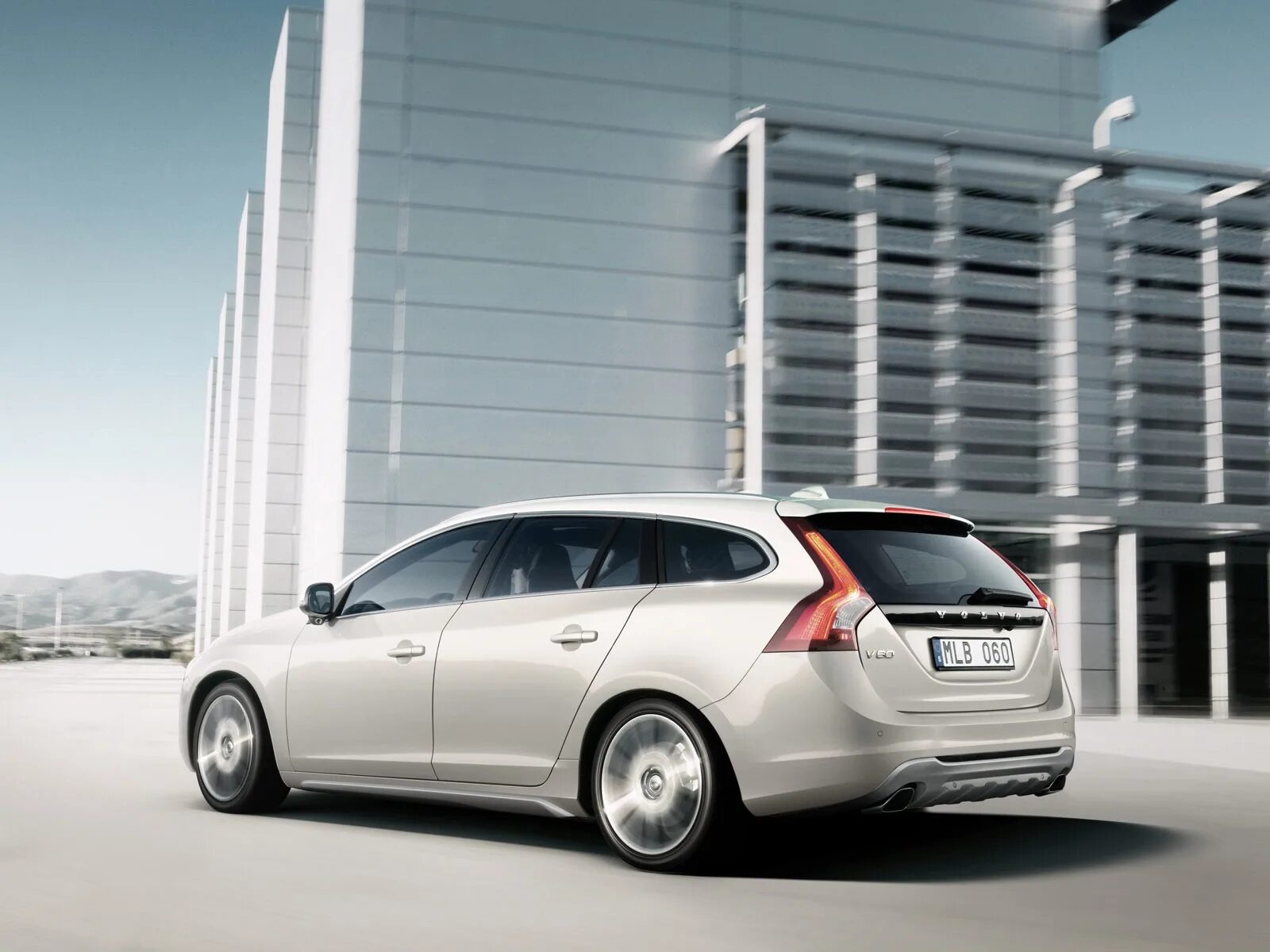 Volvo v60 2011. Volvo v60 2010. Volvo v60 t4. Volvo универсал v60. Гибрид универсал