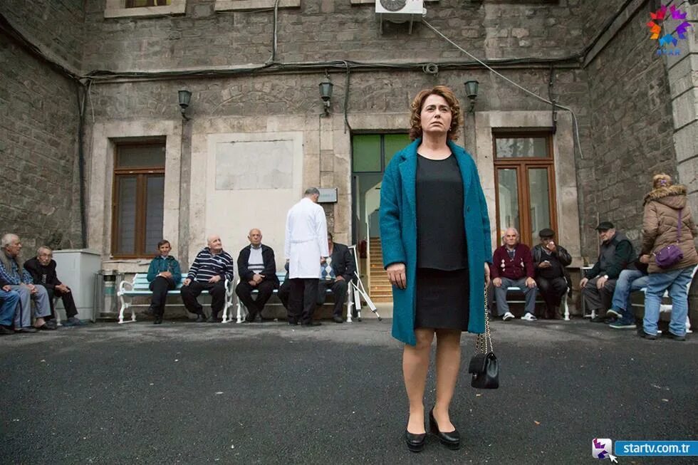 Эдже фазилет. Ягыз и хазан турецкий сериал. Ягыз и хазан турецкий сериал. Госпожа фазилет и ее дочери сериал 2017–2018. Дениз байсал фазилет.