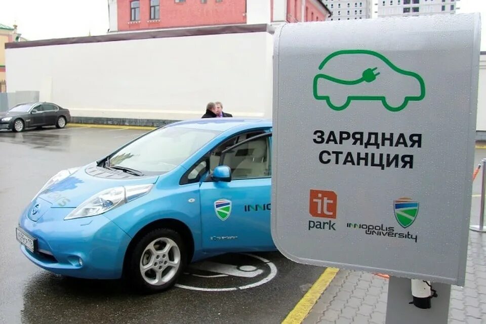 Бесплатный проезд электромобилей по платным. Электрозаправка москва. электромобилей рекламные. знак электрозаправка. автозаправки для электромобилей в москве.