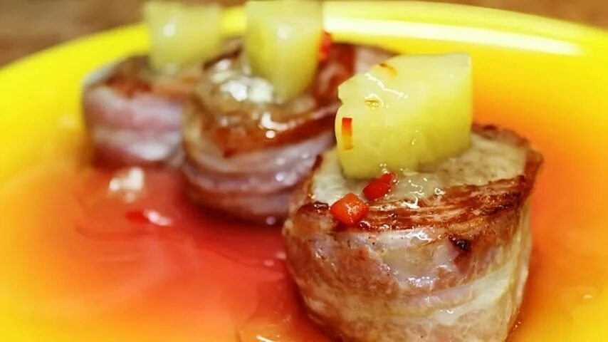 Свиная вырезка с грибным соусом. Медальоны из свинины с грибным соусом. Медальоны из свинины в сливочном соусе. Медальоны из свиной вырезки в беконе. Вырезка в беконе.