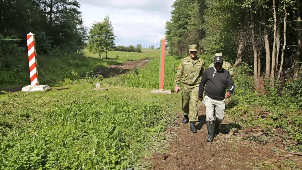 Российско-белорусская граница. Белорусские фуры. Граница беларусь польша. Возобновлено транспортное сообщение картинка. Соглашение о взаимном признании виз между беларусью и россией.